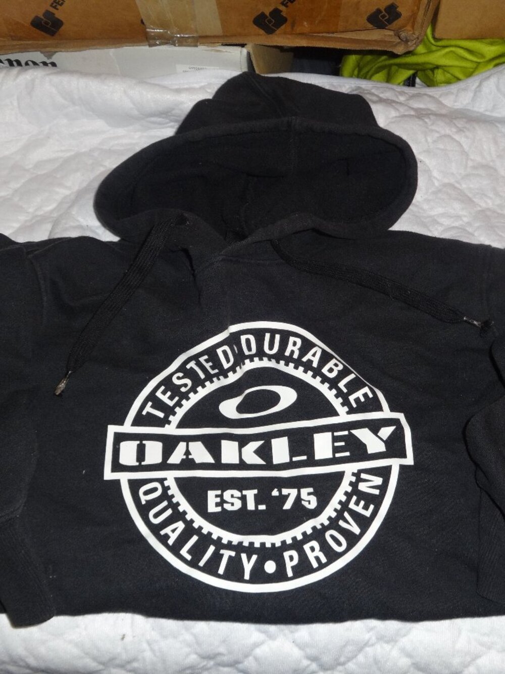 BLACK OAKLEY HOODIE SIZE M